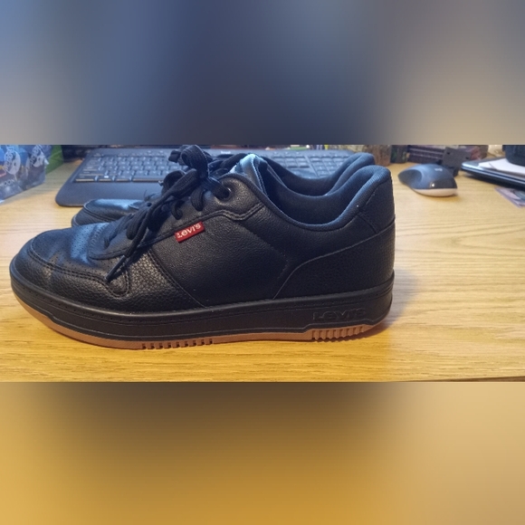 Levi's Other - Levi's Black Leather Low-Top Sneakers with Gum Soles Mens Size 8.5